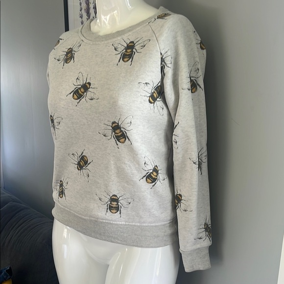 Gray Crewneck Sweater with Bee Print - Picture 4 of 5